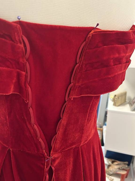 Kleider: Samtkleid neu, Gr.36-38 – Gebraucht aus Romanshorn von valena01 3
