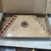 Strumento a corde in legno cetra/salterio 