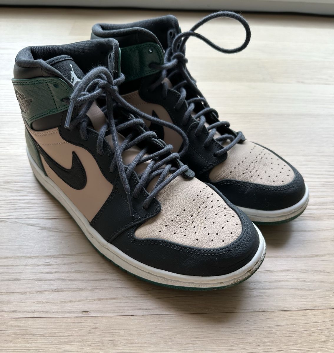 Damenschuhe: Nike Air Force 1 Retro Damen 41 – Gebraucht aus Baden von Deha1711
