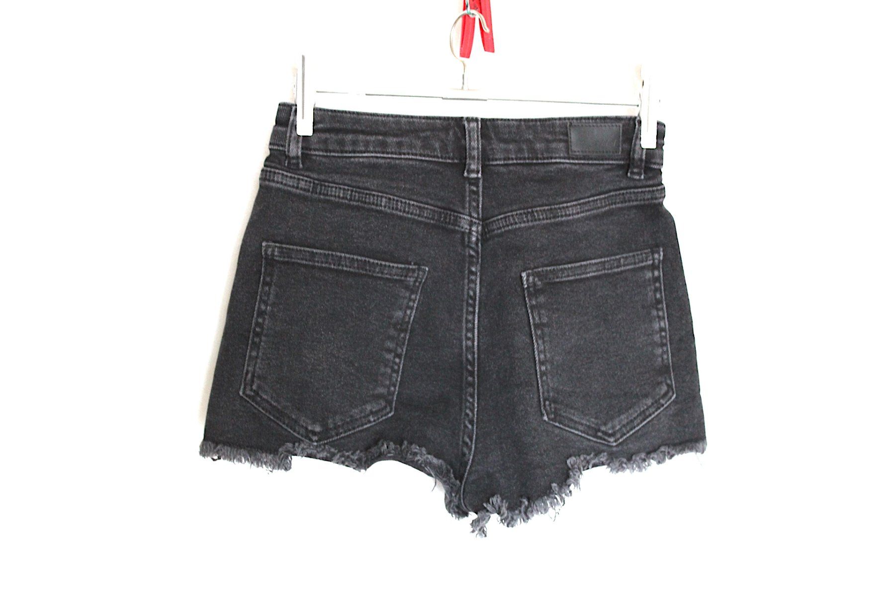 Jeans: Kurze Schwarze Jeans , Gr.EU 32/34 – Usato da Locarno venduto da madame-tus-sauds 1