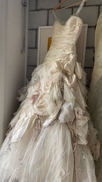 Brautkleid von Ian Stuart, Seide, « Flowerbomb » (Gebraucht) in