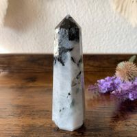 ✲ Regenbogen Mondstein Turm ✲ 125g / 102mm Obelisk Spitz