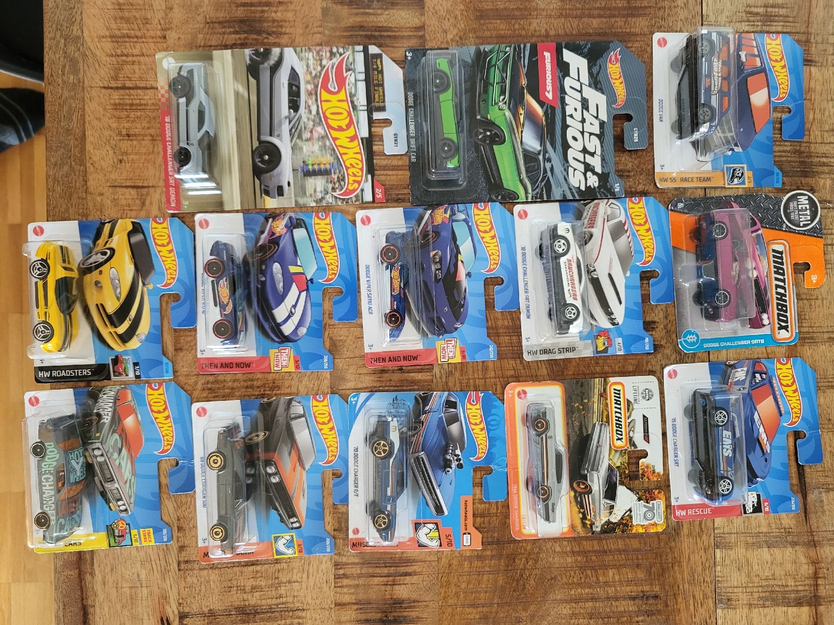 Hot Wheels Modellini d'auto: Hot Wheels Dodge Charger, Viper, Challanger – Nuovo e nell'imballaggio originale da Jona venduto da mjo_f5t2