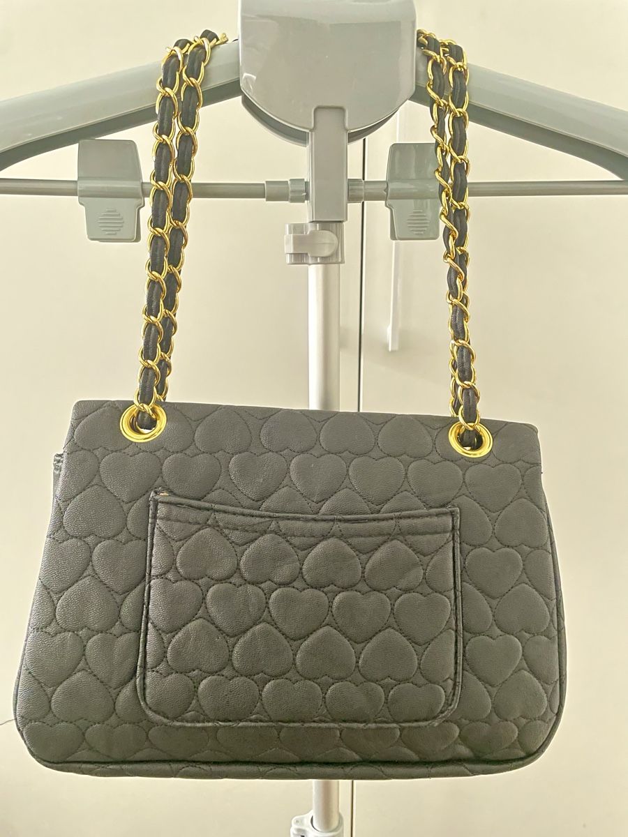 Taschen für Damen: Schwarze Handtasche mit goldener Kette & Herzchen – Gebraucht aus Zürich von MarciaBraz 2