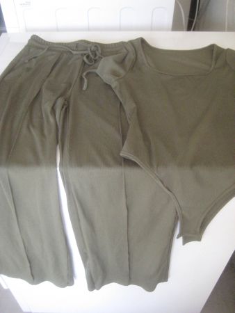DAMEN HOSE MIT BODY