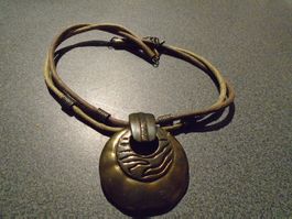 Kette mit Anhänger, broncefarbig, 2 Stränge, Stoff