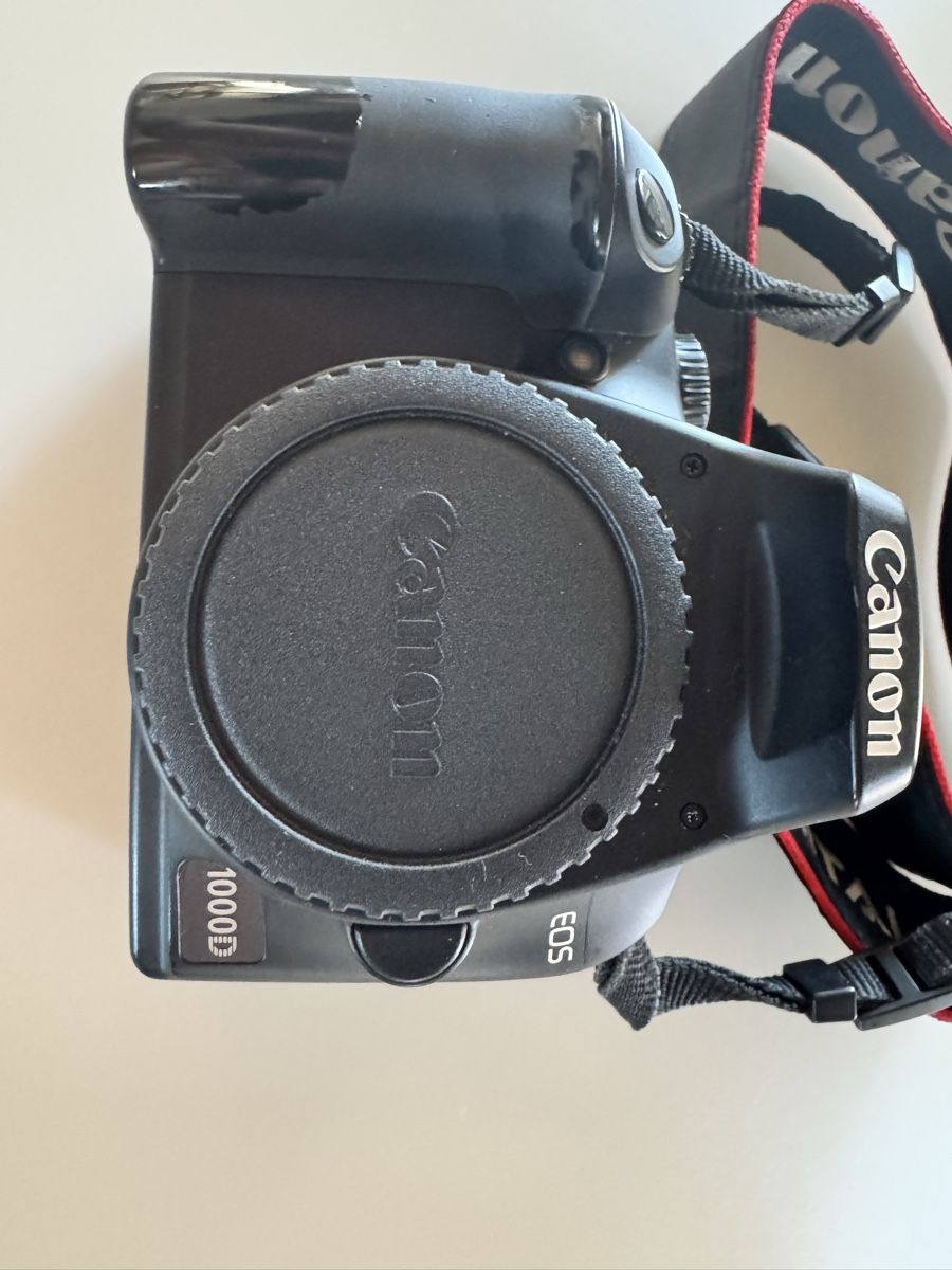 Canon Fotocamera: Canon EOS 1000D Digital Camera Kit with Lenses and Bag – Usato da Seedorf BE venduto da 4m1 2