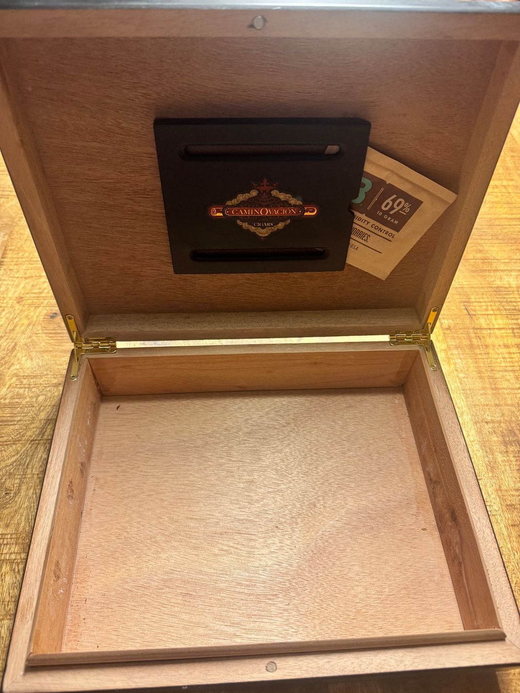 Humidor per sigari: Empty cigar box can also as humidor used – Usato da Seuzach venduto da Wolf936