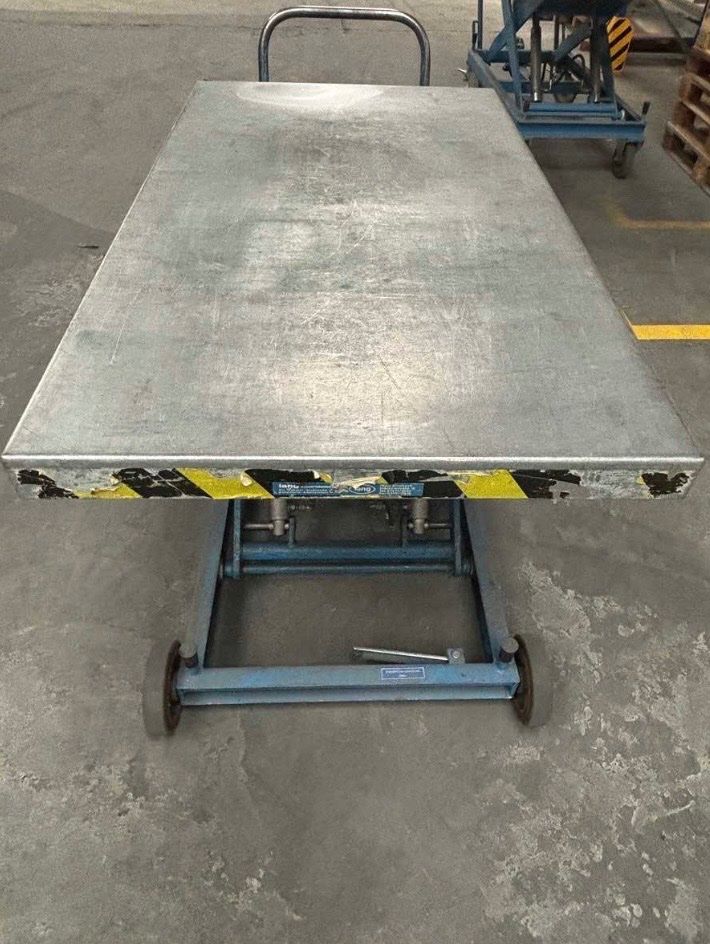 Piattaforme elevatrici & Crick: Mobiler Marken Scherenhubtisch Hydraulisch – Usato da Egg b. Zürich venduto da SwissTradingAgency 6