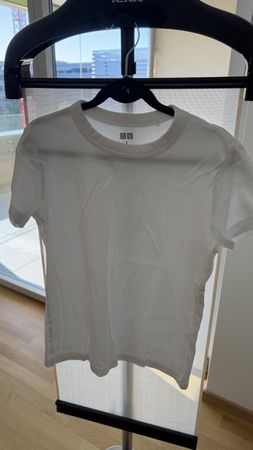 UNIQLO tshirt 