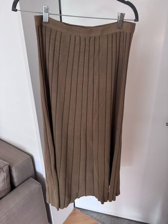 Sandro pleated knit skirt size 3