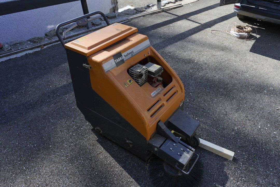 Tutte le macchine: Kehrmaschine Taski balimat 65T – Usato da La Chaux-des-Breuleux venduto da countryboy01 8