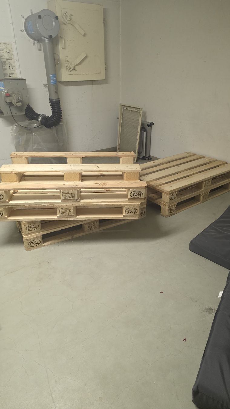 Paletten: Holz Paletten – Gebraucht aus Unterentfelden von Fabiella