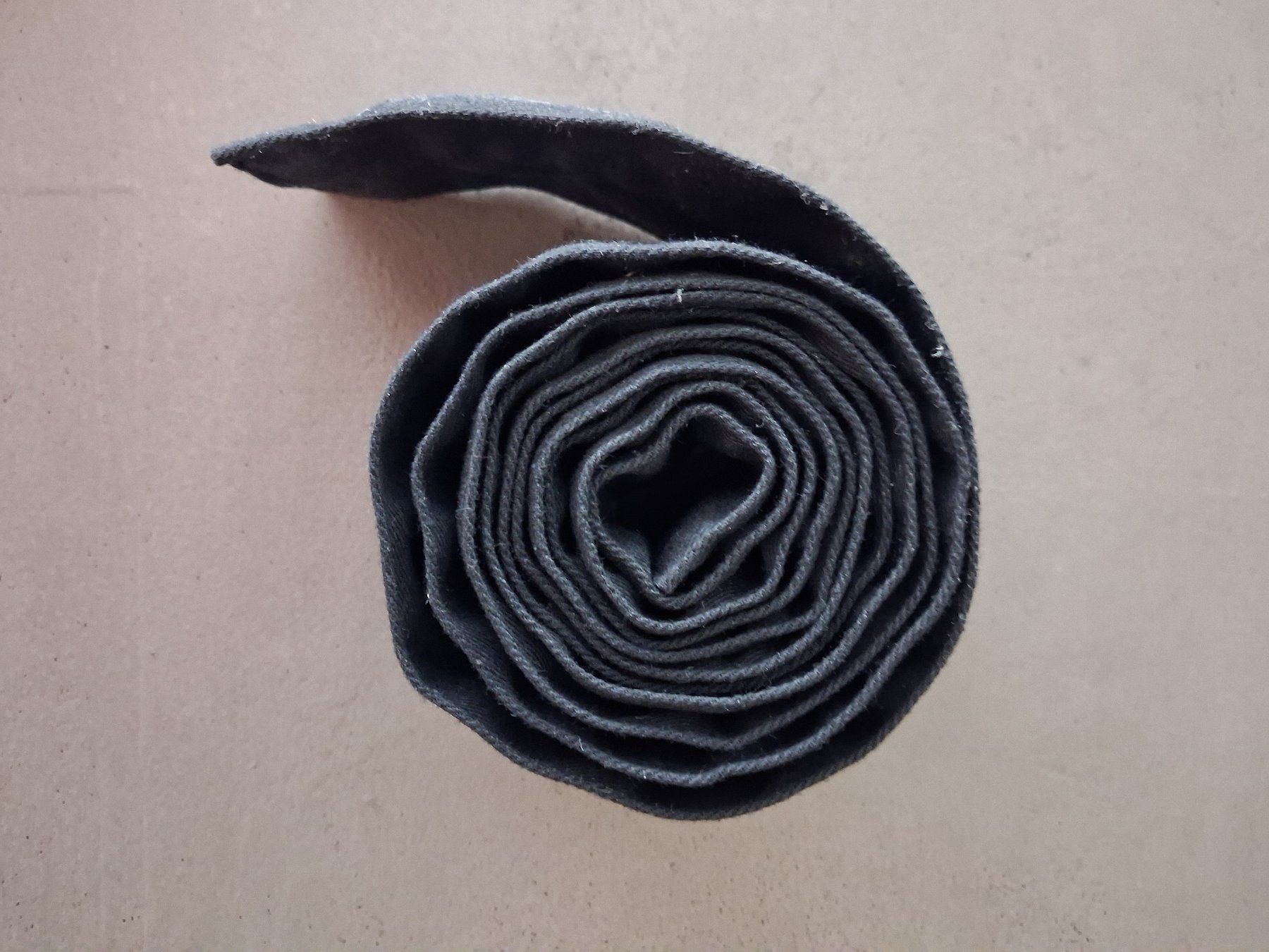Completi: Võ Phục taille S – Usato da Thierrens venduto da Tbox 3