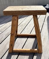 Hocker aus altem Massivholz