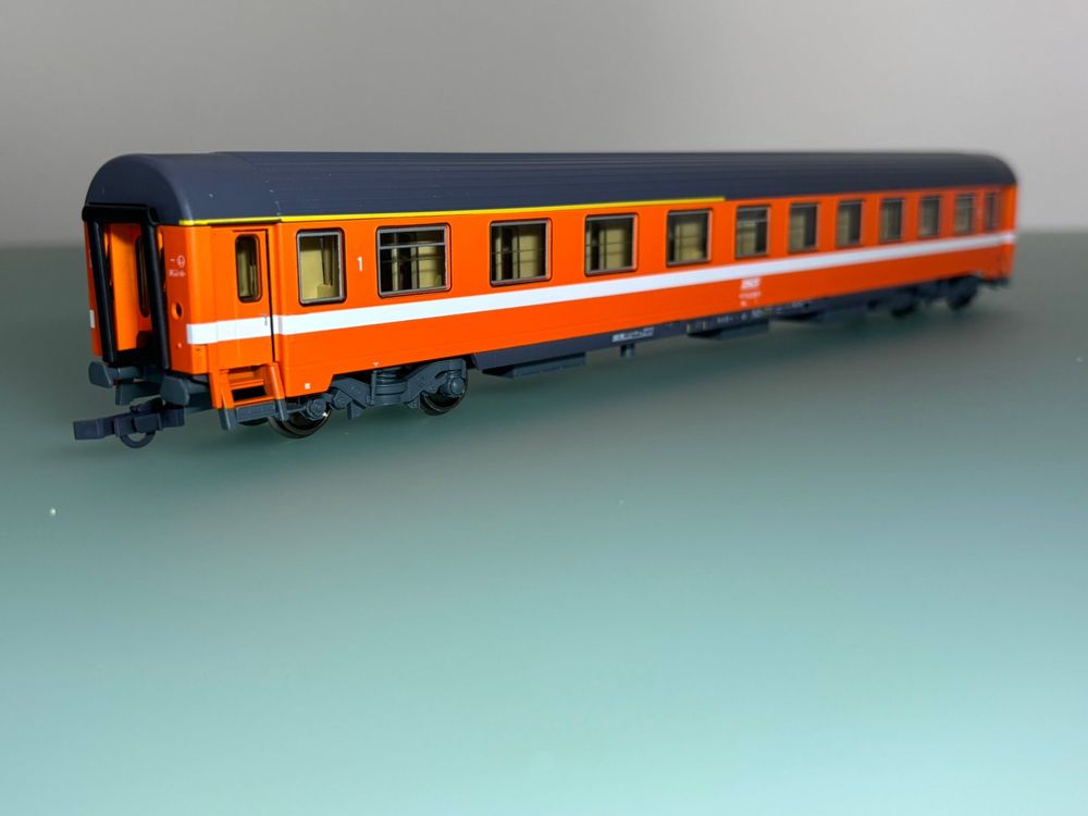 NEUF SNCF VOITURE CORAIL 1ère classe LIMA MODELS Ref 309184K