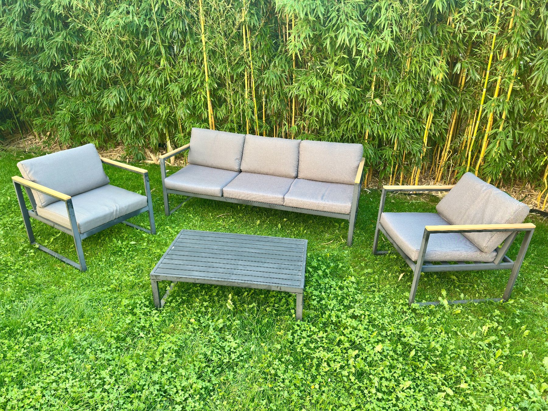 Sofas: Gartenlounge – Gebraucht aus Hittnau von ShiTRabBbit