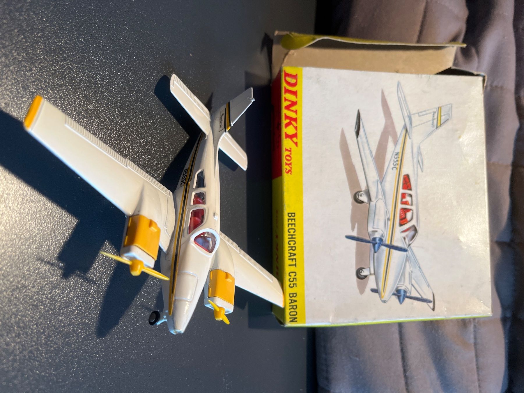 Dinky Toys Modellini d'auto: Dinky Toys BEECHCRAFT C55 Baron – Usato da Goumoens-la-ville venduto da sfornallaz 1