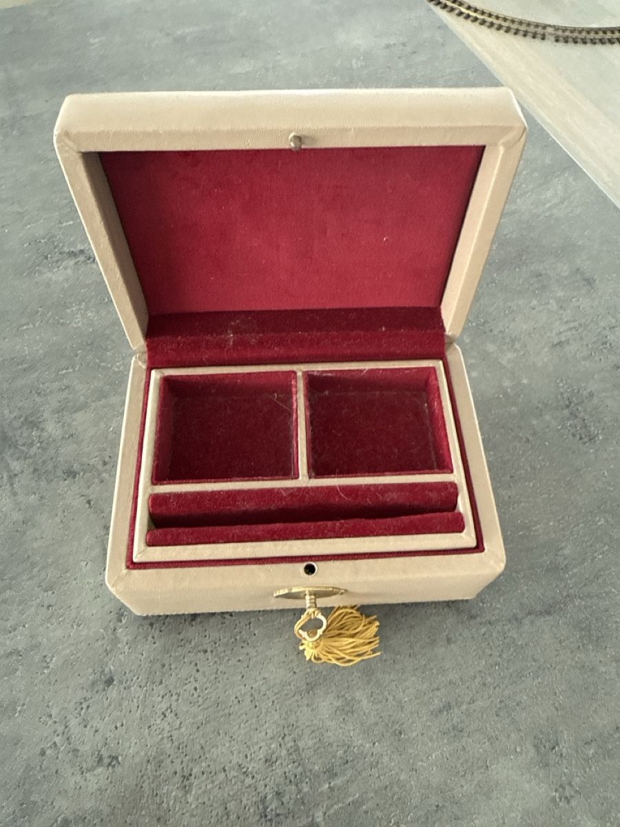 Cassapanche: Schmuck Kästchen – Usato da Euthal venduto da 99Antik 1