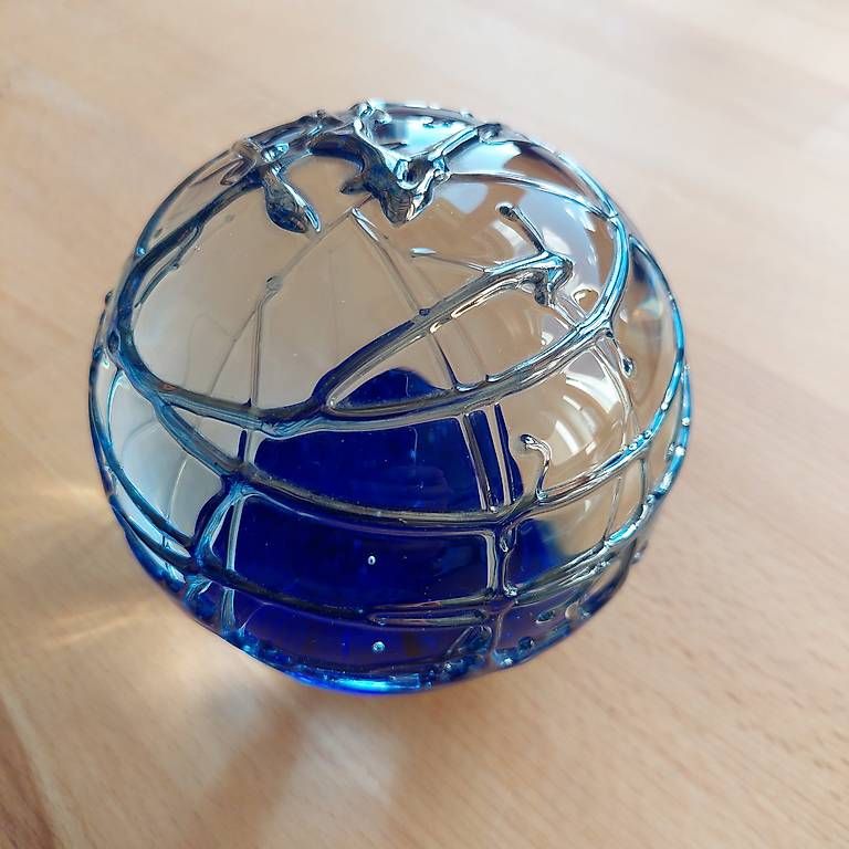 Bicchieri: Glaskugel Atelier Beranek Blau-Transparent – Usato da Obfelden venduto da Foto_Bild_Kunst_Buch