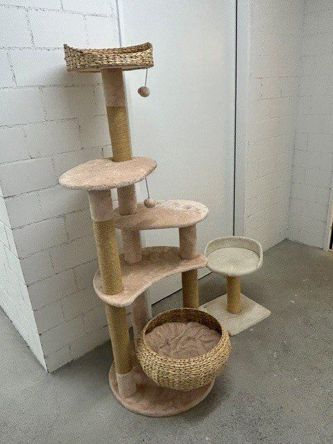 Katzenbaum - Kratzbaum: Katzenhaus – Gebraucht aus Forch von gro_ln65 1