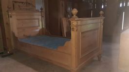 Antikes Bett schönes Holzbett 2.04 x 1.12 m