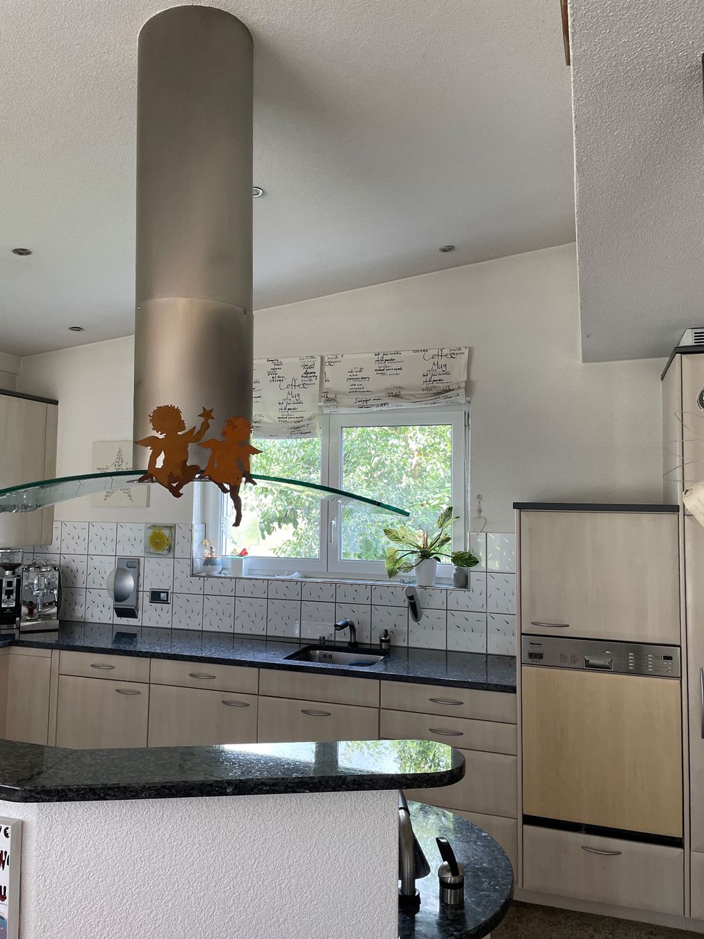 Cucine complete: Grosse Einbauküche mit Granitabdeckung und Miele Geräten – Usato da Wangen an der Aare venduto da PinaF8 4