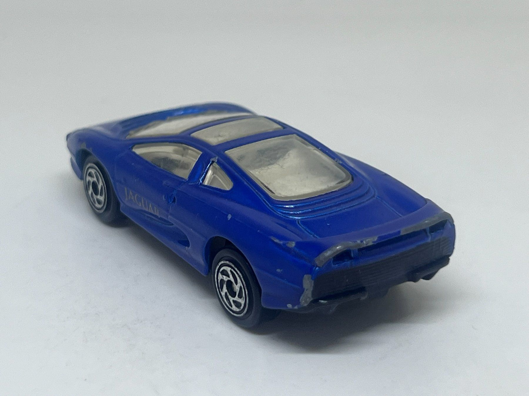 Matchbox Modellini d'auto: Matchbox Jaguar XJ220 #714 – Usato da Wildegg venduto da LaaBoutique 2