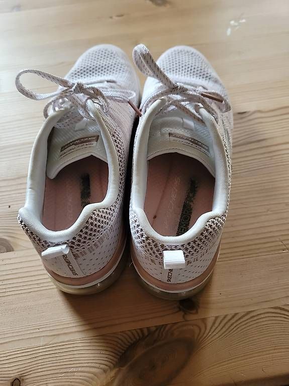 Scarpe da donna: Sketschers  – Usato da Schleitheim venduto da Budges 1