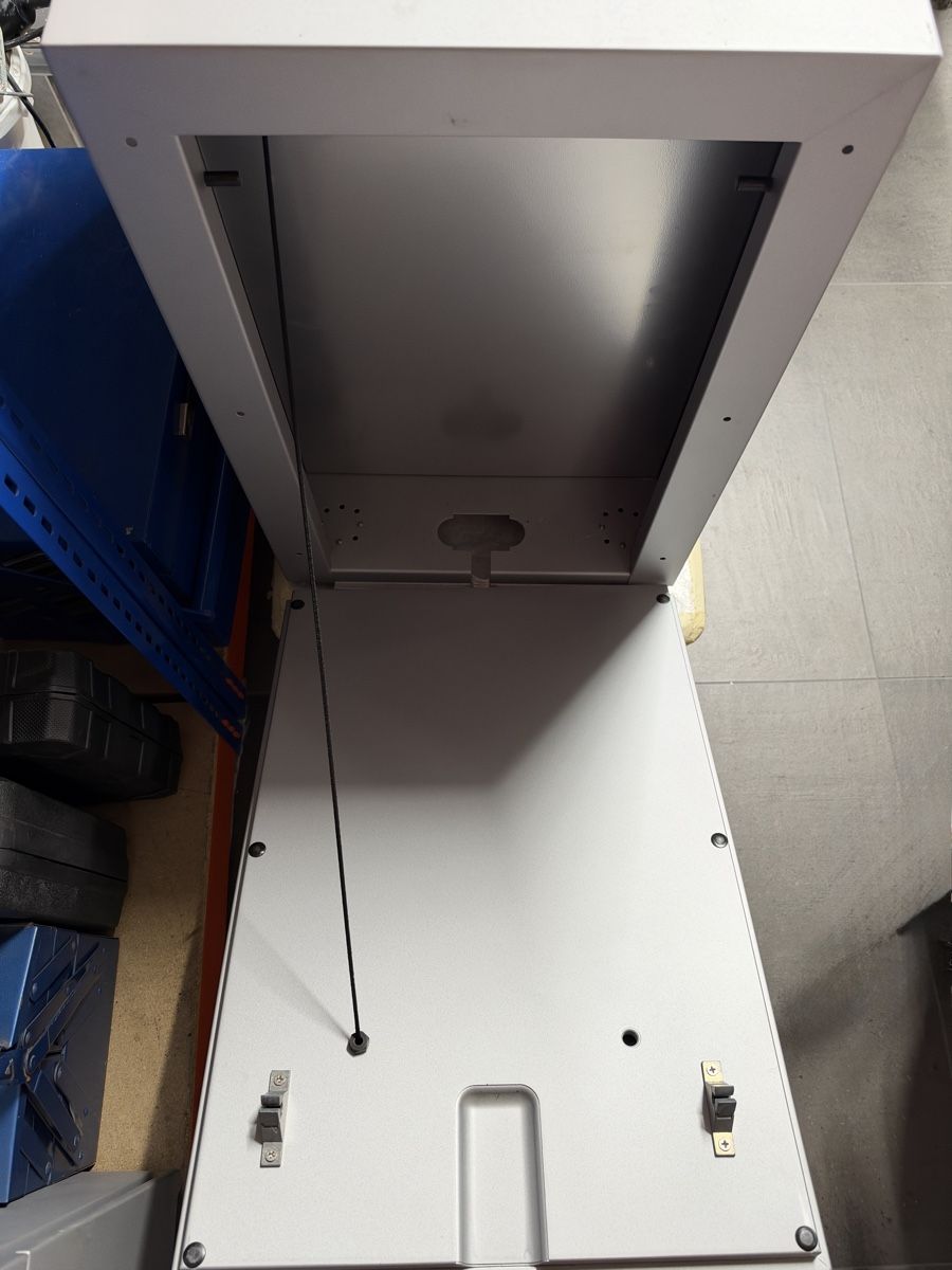 Armadi: Aktenschrank rollbar/abschliessbar – Usato da Schlosswil venduto da L_F 4