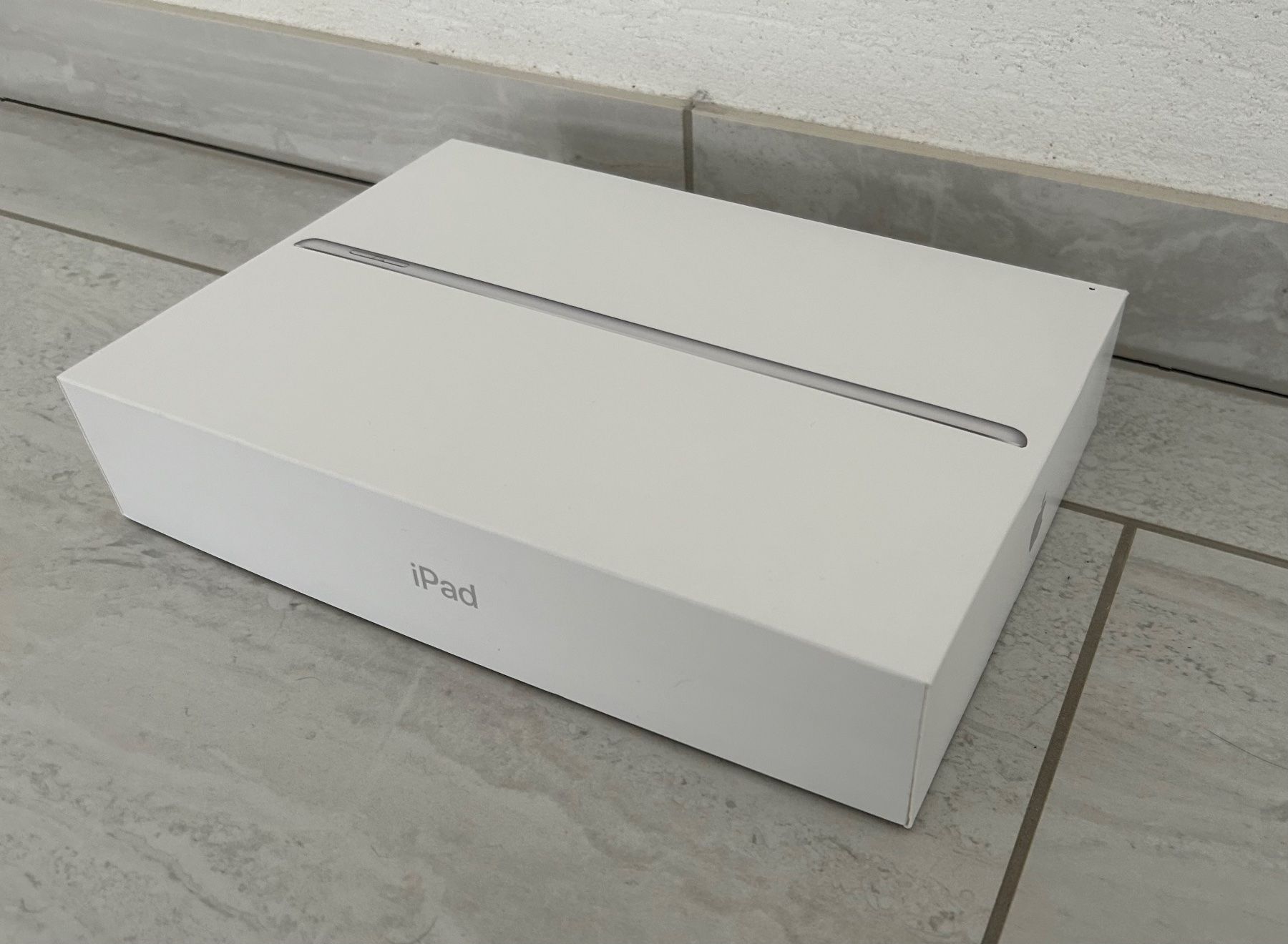 Apple Tablet PC: Tablette Apple iPad 8 génération sans accessoires – Gebraucht aus Bussigny von has_w66y 8