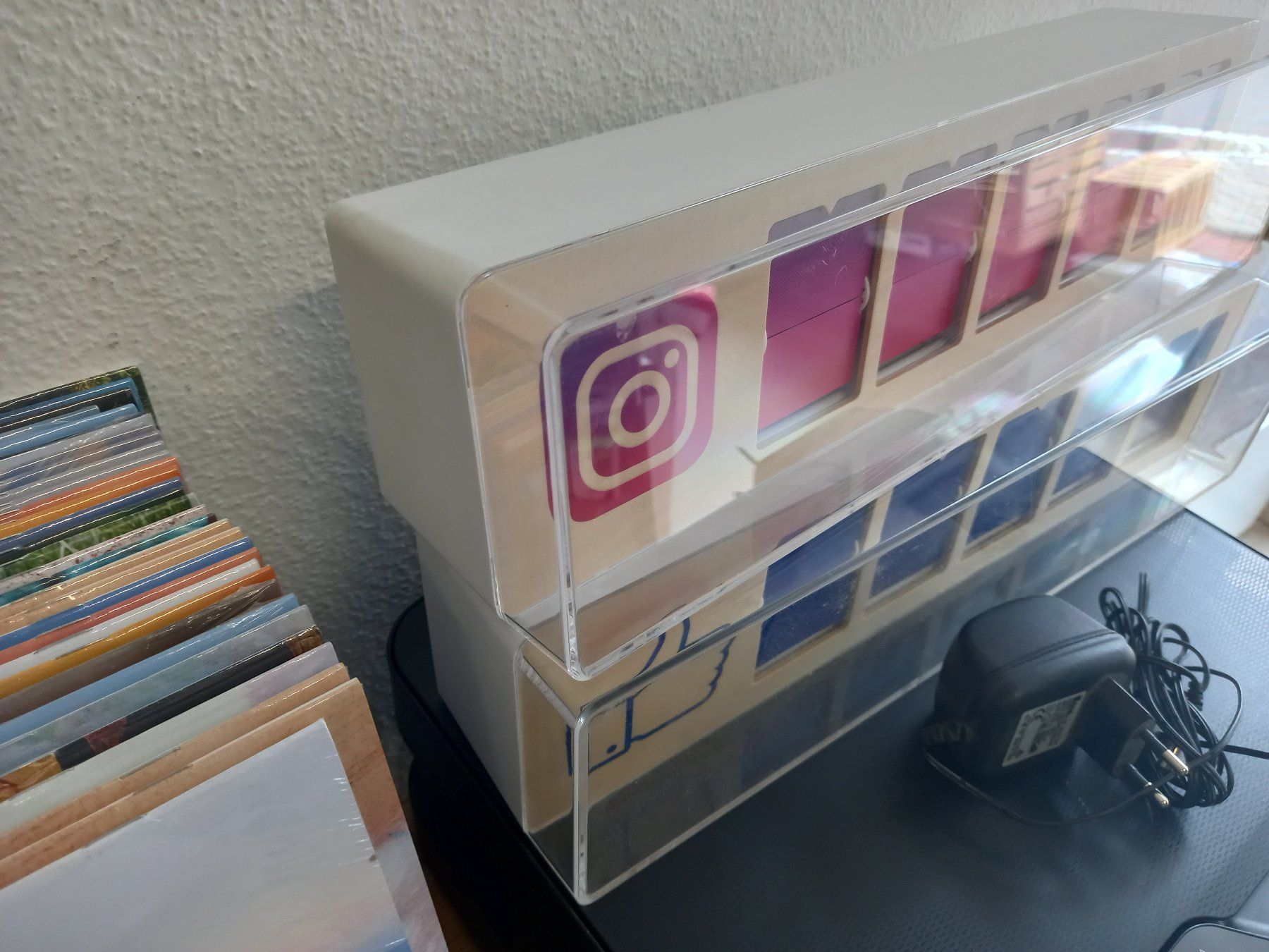 Tutte le macchine: 2x Smiirl Counter Instagram Facebook – Usato da Prez-vers-Siviriez venduto da Monija70 1