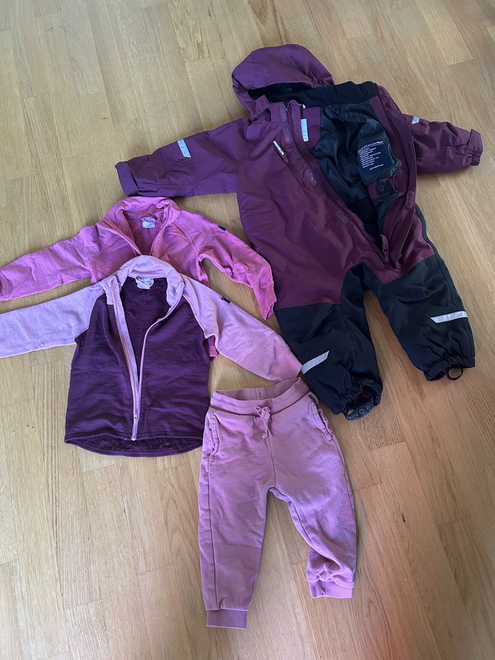 Lotti & Set di vestiti: Polarn O. Pyret – Usato da Zürich venduto da Jess-Steff