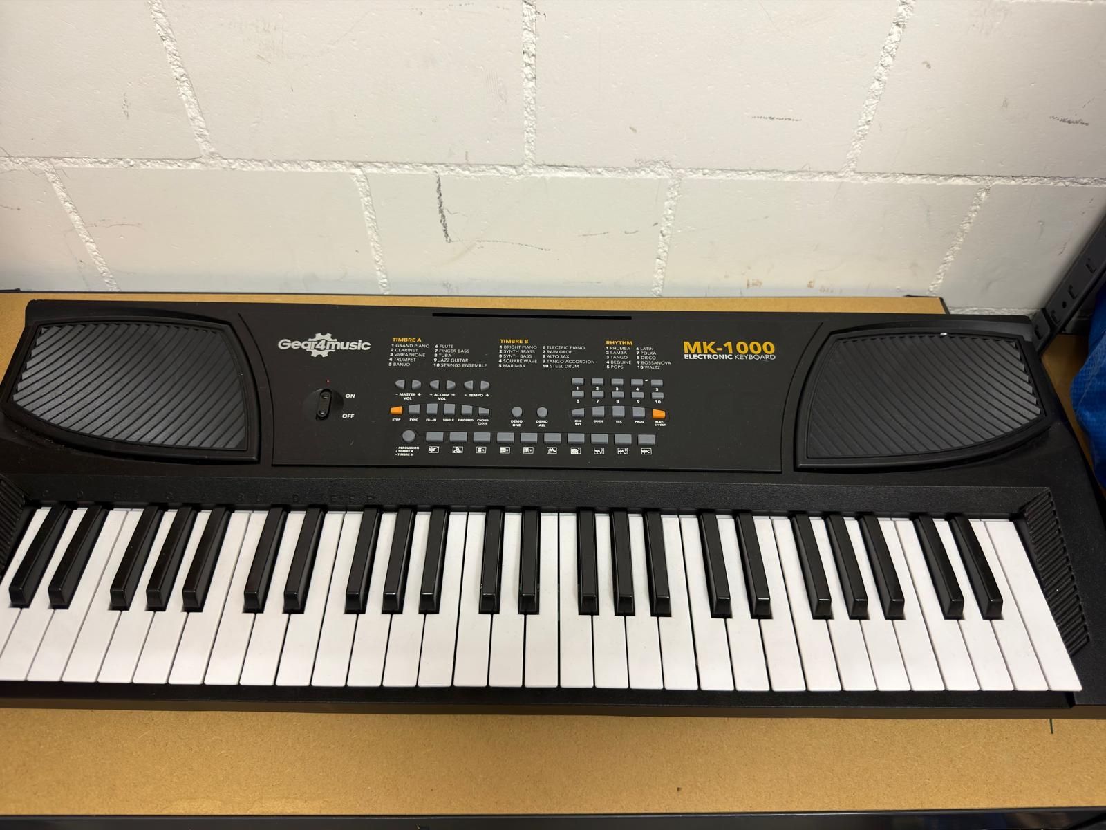 Musikinstrumente: Gear4music MK-1000 – Gebraucht aus Dietikon von Jacob-Alexandre