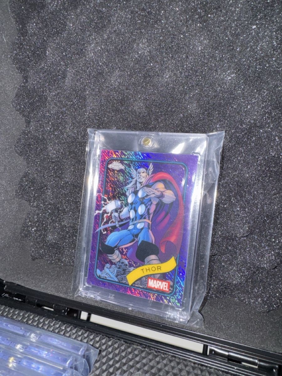 Topps Carte collezionabili: Topps Chrome Marvel 2025 Thor Purple /75 – Usato da Dulliken venduto da alpi.cards 1