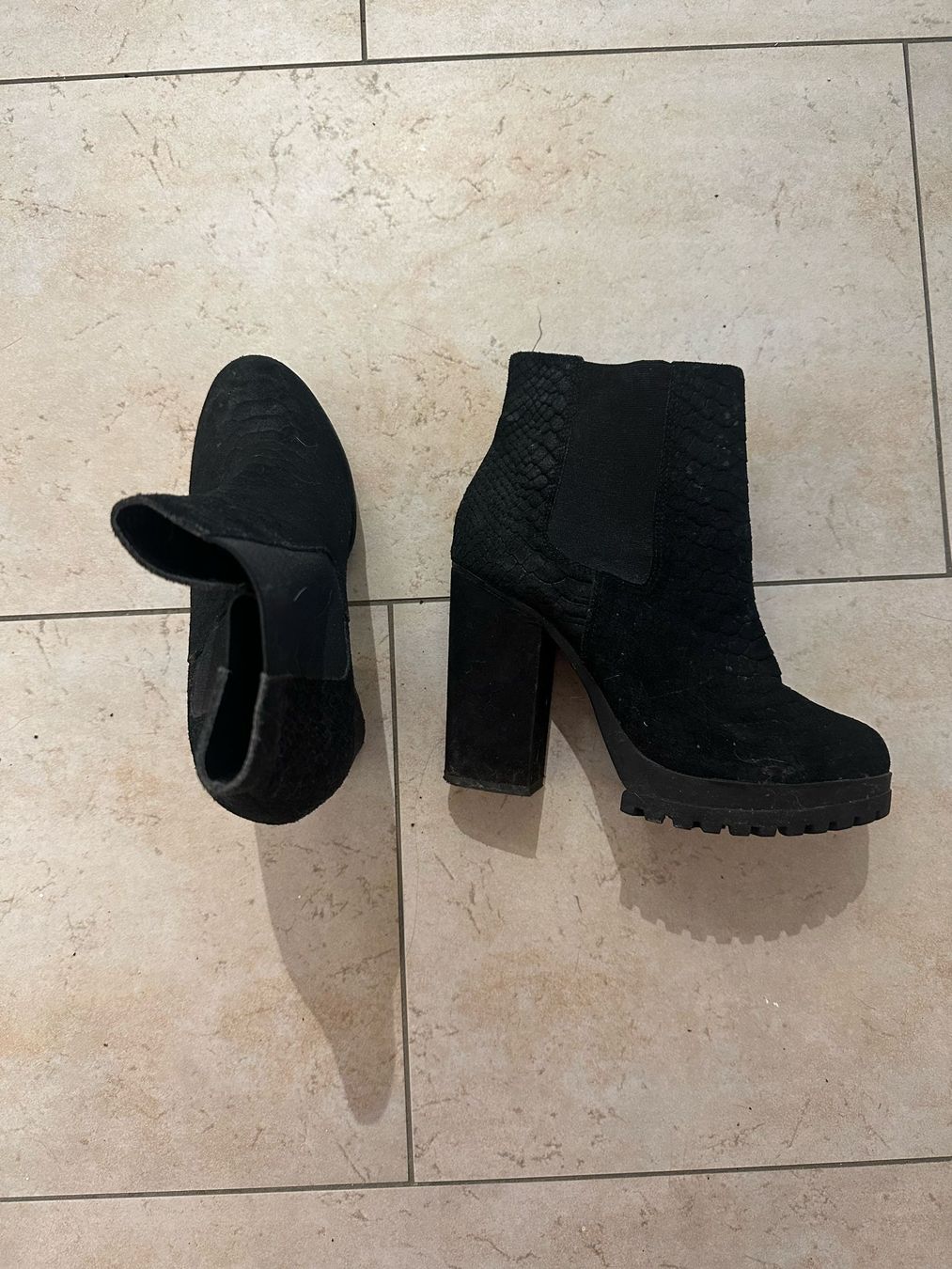Scarpe da donna: Stiefeletten mit hohem Absatz, Grösse 38 – Nuovo (secondo la descrizione) da Sissach venduto da Siraiwan