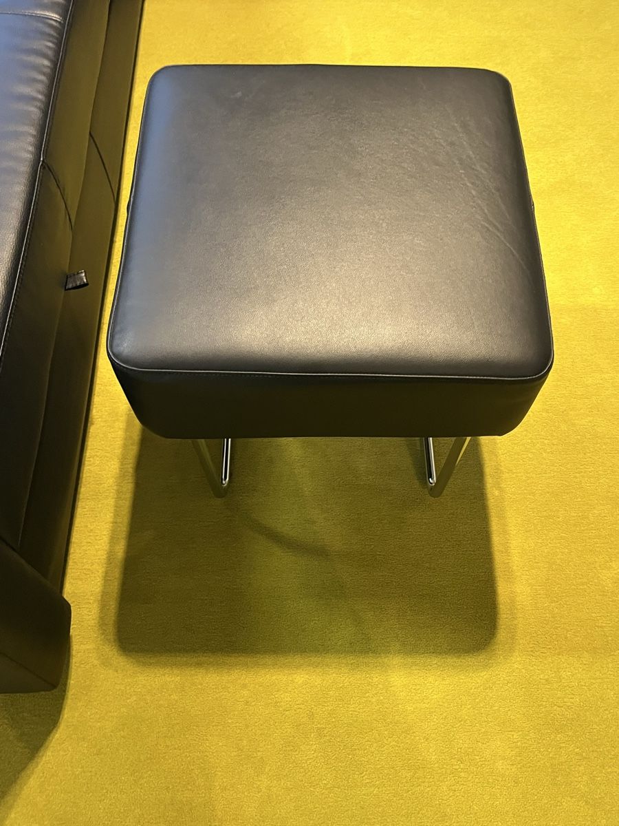 Sofas: Bettsofa mit Hocker, schwarz, Kunstleder. – Gebraucht aus Aesch BL von pat_p9cm 5