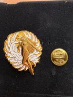 Pin Brosche Badge Frauenfigur - Simone Erni