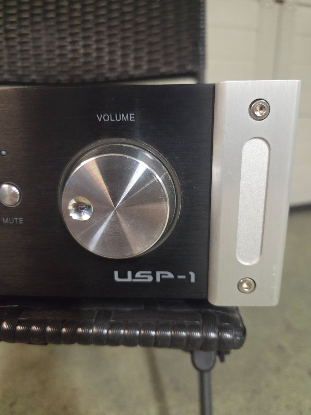 Amplificatori: Emotiva pré-amplificateur avec télécommande – Usato da Conthey venduto da greenday85 3