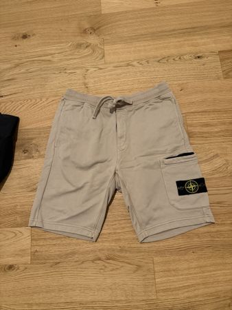 Short stone island 