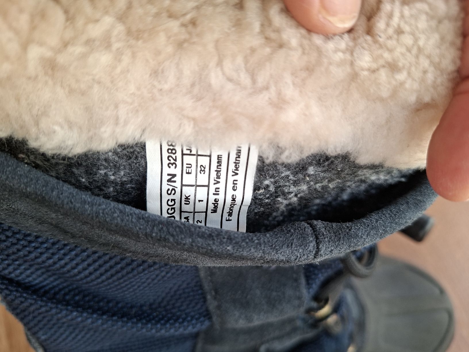Ugg Schuhe für Jungen: Ugg-Boots Grösse 32 – Gebraucht aus Thun von SiHoSt 3