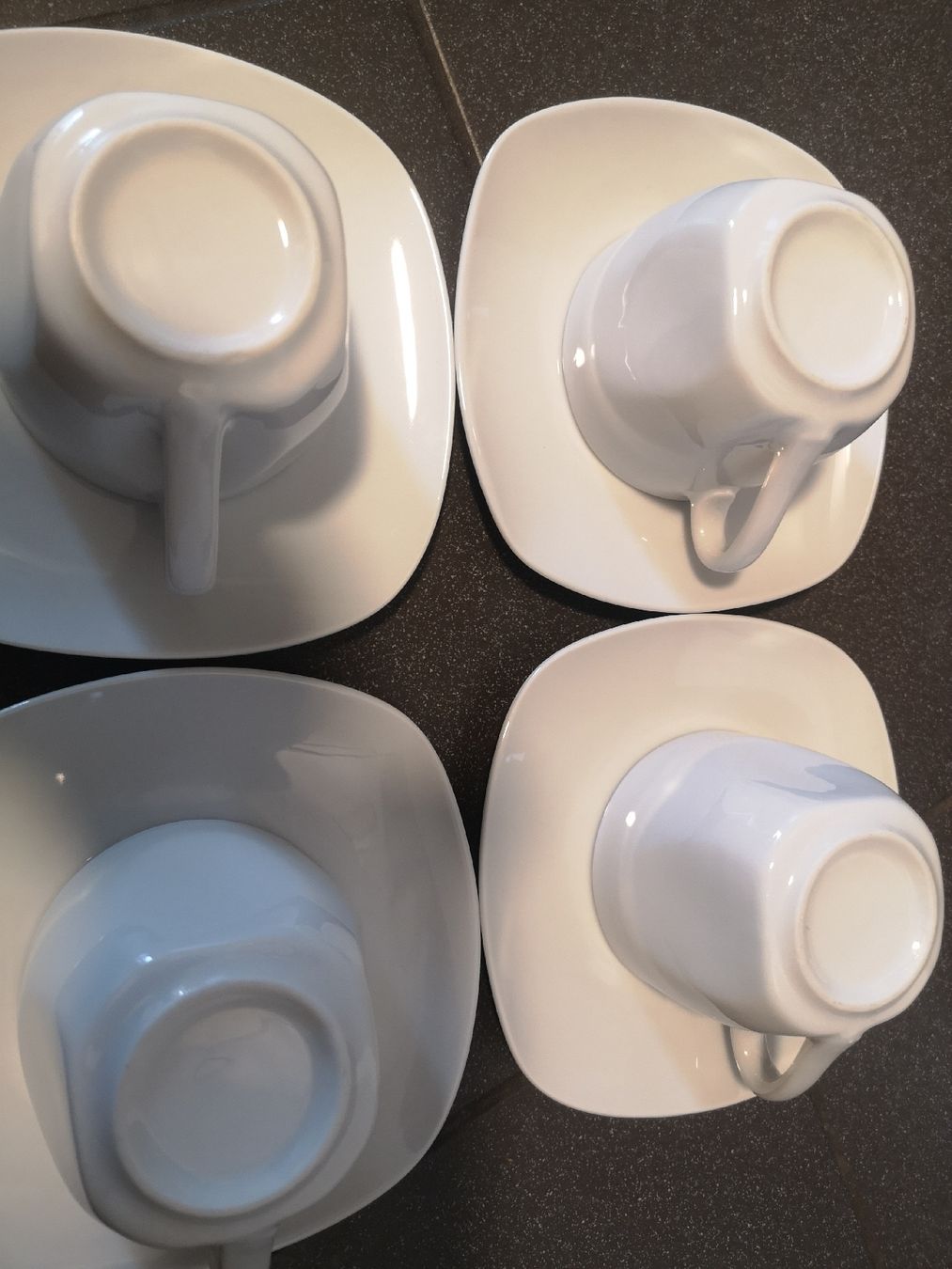Set di piatti: wunderschöne Kaffeetassen mit Untertassen – Nuovo (secondo la descrizione) da Dietikon venduto da aro_mr6l 2