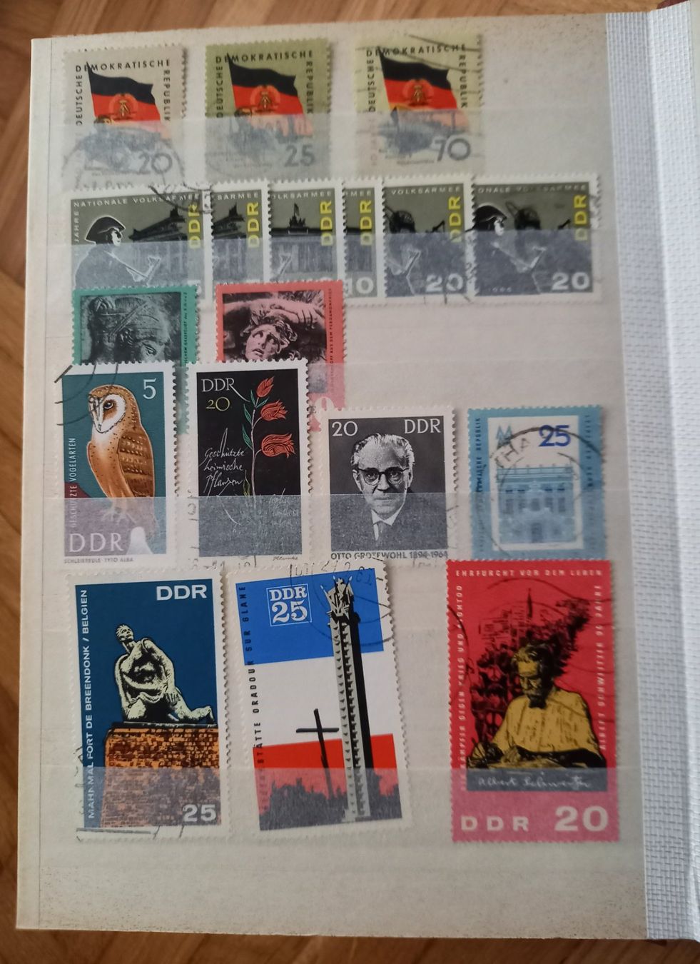 Tutti i francobolli: Briefmarken der "DDR" im Album – Usato da Binningen venduto da mar_2jlr 6