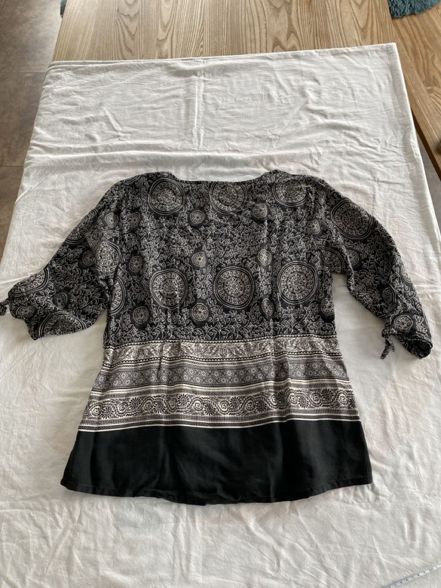 Chemisiers: Blouse Masai t.M – Neuf (Voir description) à Lonay par Ikoko 1