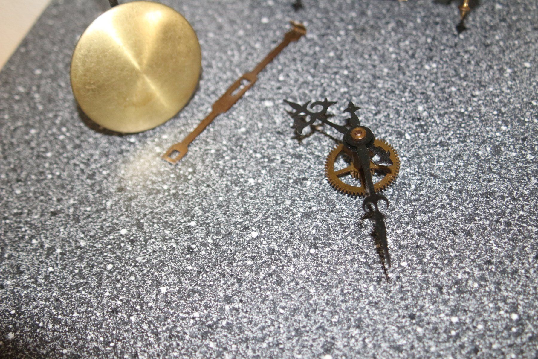 Pendules & Horloges murales: Wanduhr Defekt – Défectueux à Benglen par polli77 2