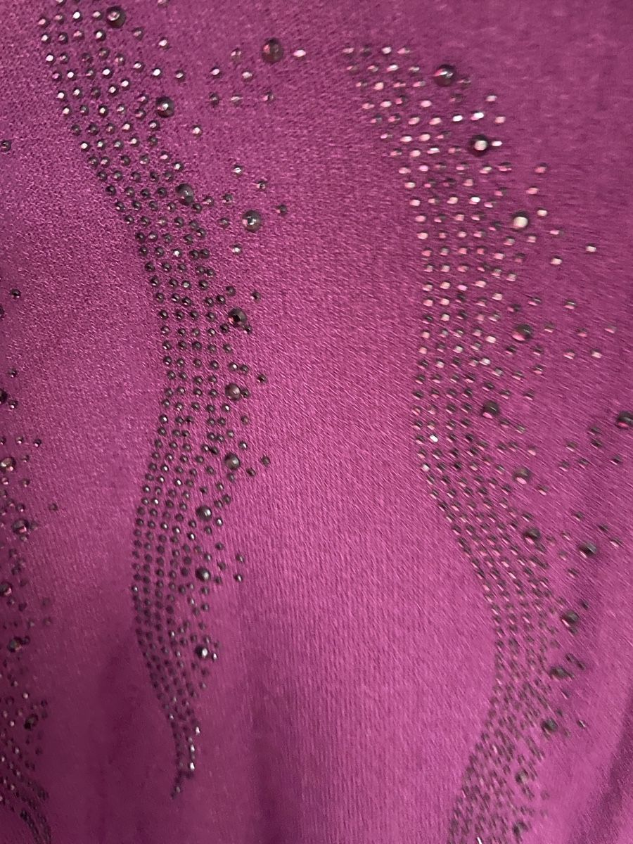 Maglioni & Felpe: Pullover Aylin lila mit Strasssteinen Grösse S neu – Usato da Stettlen venduto da Ts_6125