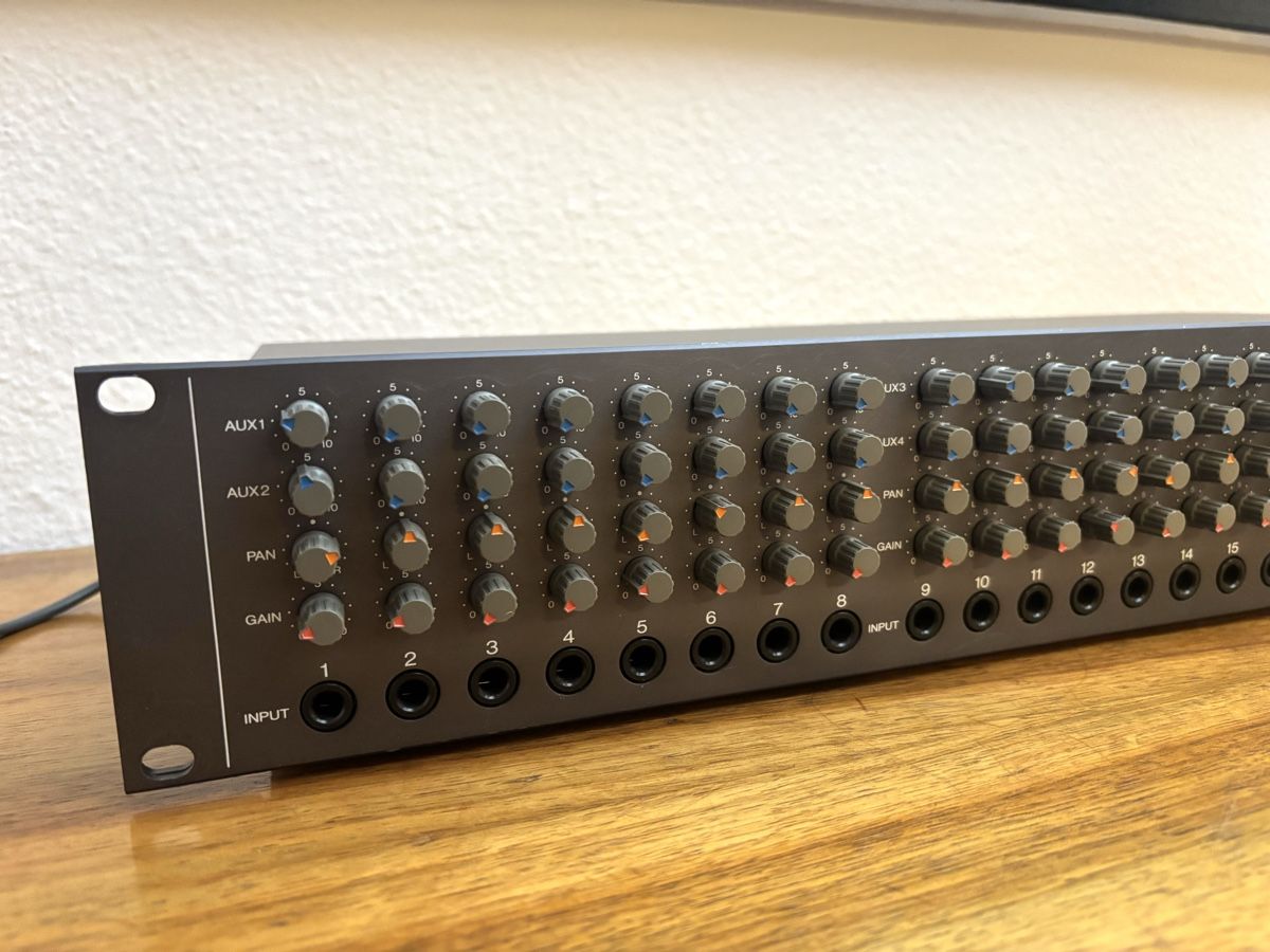 Fostex Console di mixaggio: Fostex Line Mixer - Model 2016 - Rackmixer – Usato da Winterthur venduto da JAKU.SPACE 2