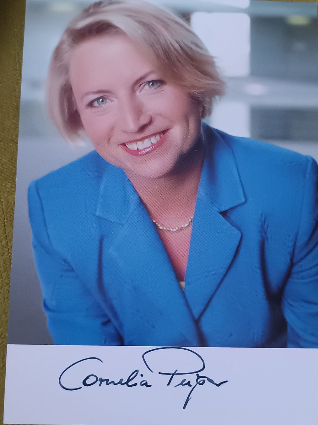 Autografi: Cornelia Pieper Ehemaliges Mitglied des Deutschen Bundestage – Usato da Menziken venduto da Artographs