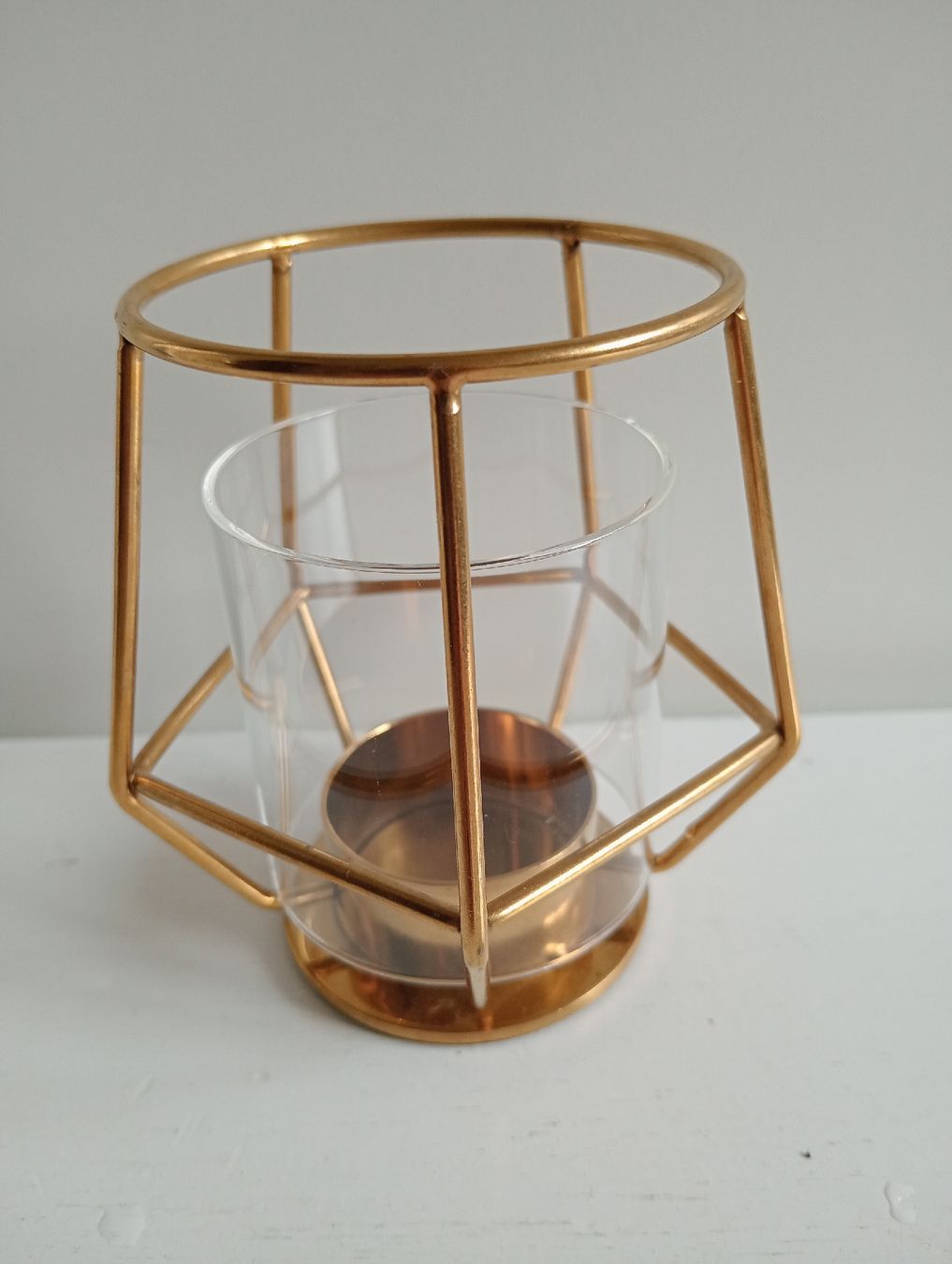 Ikea Portacandele: Ikea Goldener Kerzenständer mit Glaswindlicht – Usato da Allschwil venduto da Evgeniia78 2