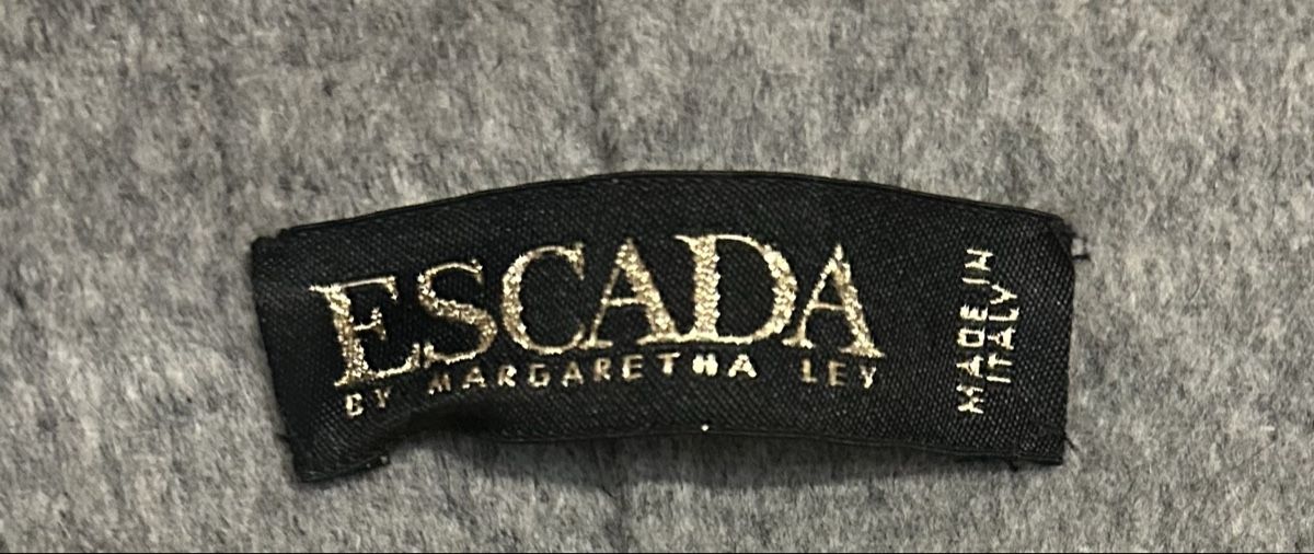 Escada Mäntel: ESCADA Mantel, mit Kapuze, Grösse 38, wie neu! – Gebraucht aus Köniz von mimi612 4